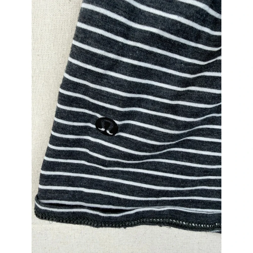 Lululemon Women All Tied Up Tank‎ size Small Dark Grey/White